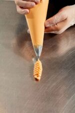 125 medium petal piping tip