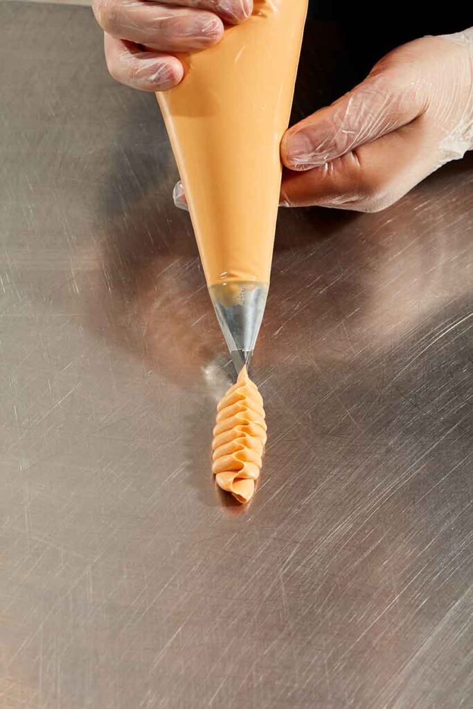 125 medium petal piping tip